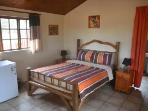 Bushbaby Lodge & Camping