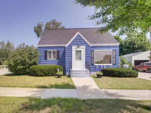 Cozy Wisconsin Abode Walk to Lake Michigan!