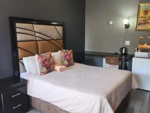 Suits Guest House & Bar