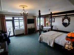 Lakeside Manor Hotel