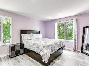 Bright Guest House: 15 Mi to Dtwn Baltimore!