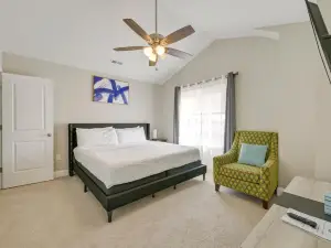 Stay & Play: Spacious Concord Townhome Near Uptown