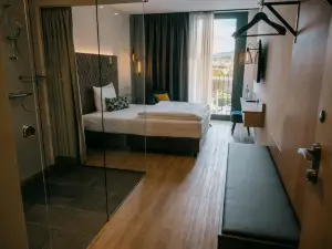 Loom Hotel & Skybar
