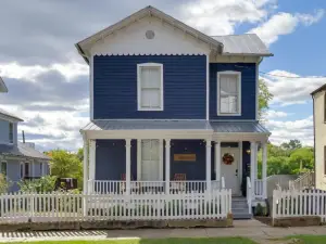 Cozy Virginia Home in Lynchburg Historic District!