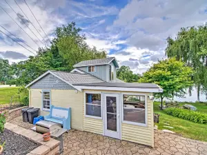Charming Horicon Cottage and Dock on Rock River