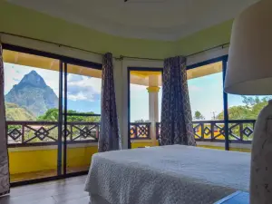 Sea Piton View Apartment- Location, Convenience, Modern Living