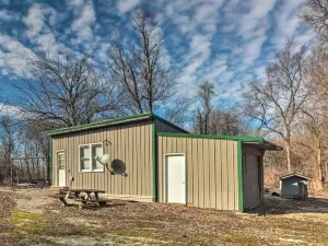 Pet-Friendly Vacation Rental in Braymer!