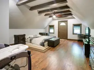 Quaint Naples Cottage: Walk to Trickey Pond & Cove