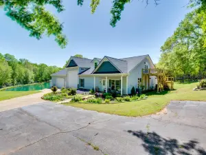 Shared Game Room and Lake Access Hiram Apartment