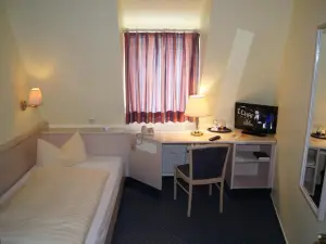 Hotel "Drei Rosen" Ohg Regina & Hans - Peter Faßbinder