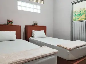 RedDoorz Syariah Near Tugu Macan Kayu Aro