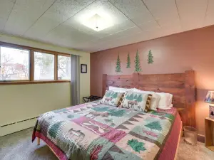 Walk to McQuade Harbor Lake Superior Retreat