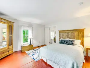 Idyllic Vermont Farmhouse: Mtn Views on 200 Acres!