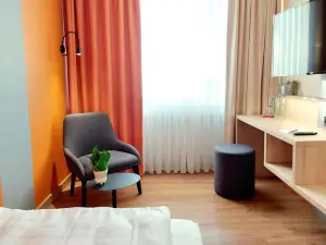 Heinrich Pesch Hotel
