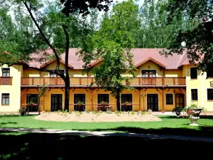 Forster Vadaszkastely es Szalloda