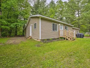 Vacation Rental in-Between Houghton and Higgins Lake