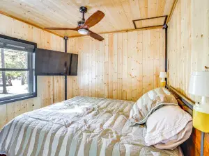 Lakefront Cabin on Lake Vermilion Dock, Boat Lift