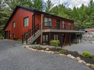 Luxurious Adirondack Cabin with Sauna and Hot Tub