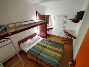 Hotel Thania