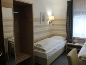 Airport-Hotel Zum Taubengrund