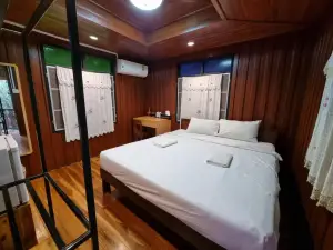 Lampang Bouteak Resort