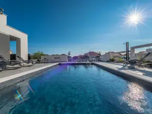 Villa Magnifica Apartments with Pool