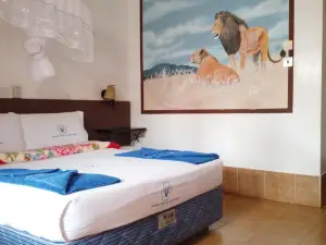 Miryams Village Inn Safari Lodge
