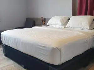 See Foo Hotel