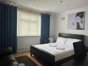 3 Luxury En-suite Bedrooms