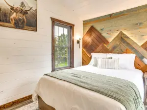 Fire Pit, Grill & On-site Pond: Kenton Cabin
