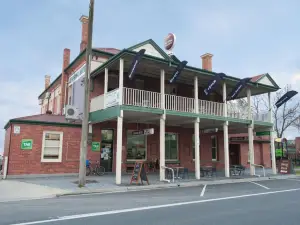 Riverina Hotel