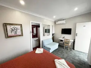 Hillview Motel