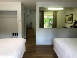 Bavarian Orchard Motel