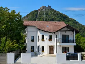 Casa Mora
