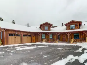 Beautiful Eureka Cabin Rental on Golf Resort!