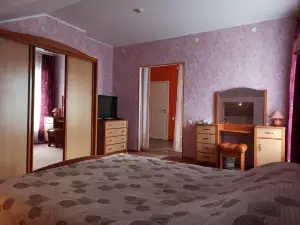 Central Hotel