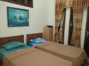 Arrys Watukarung Surfcamp