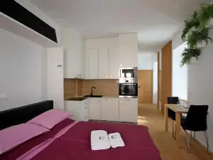 Cirus Apartments