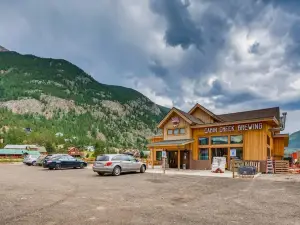 Elbert's Escape Sleeps 8 Lakefront Views