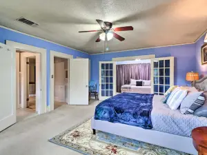 1920s Corsicana Home - Spacious Group Getaway!