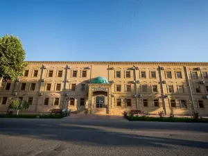 Karvon-Saroy Hotel