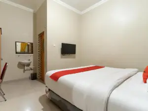 RedDoorz at Joyce Guest House Medan