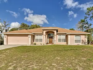 Bright Spring Hill Home 5 Mi to Weeki Wachee Park