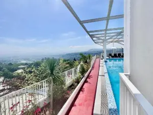 Scandinavian 1 Br Beside SM Cdo w Pool and Netflix