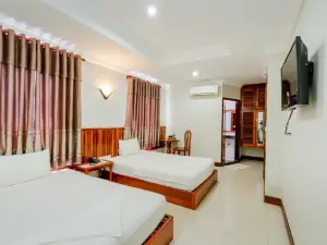 Holiday Hotel