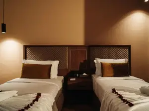 City Hotel by Waves