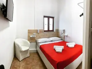Miris Home Fast and Comfortable with Self Check in 8 Minutes Walk Near Naples Airport
