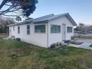 Bungalow Overlooking Lake Dora!