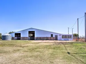 Ranch Getaway with Pool and Horse Stall Access!