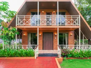 StayVista at Wooden House with Jacuzzi